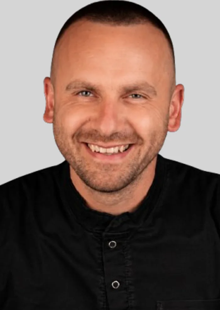 Srđan, Dental technician